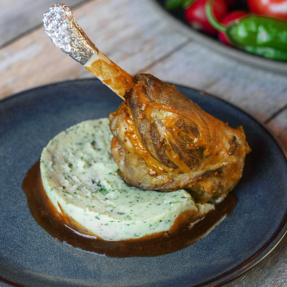 Баранья голень под соусом демиглас