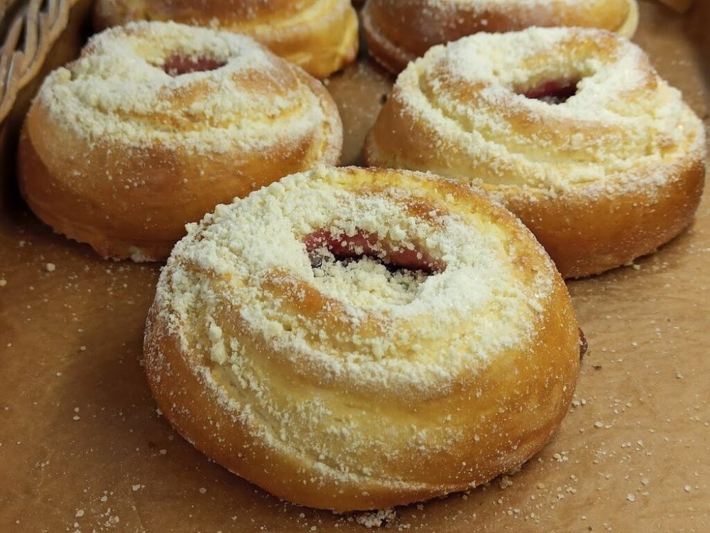 Бриош с вишней