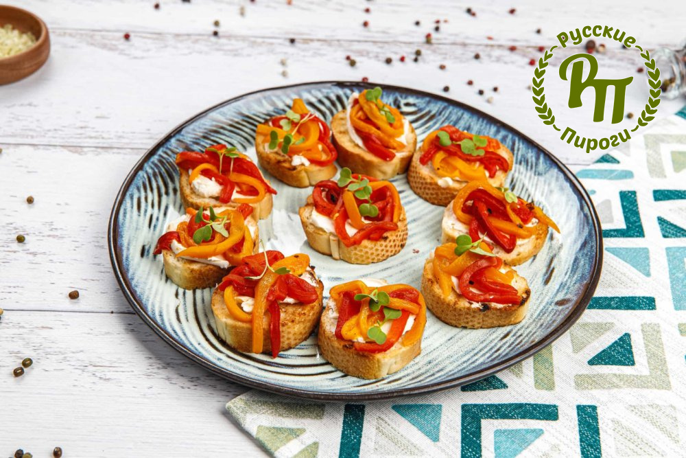 Брускетта с острой сырной закуской и печеным перцем 10 шт
