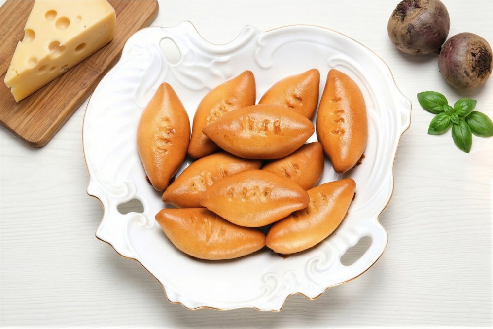 Фуршетные пирожки "Ароматы лета" со свеклой, базиликом и сыром 10 шт