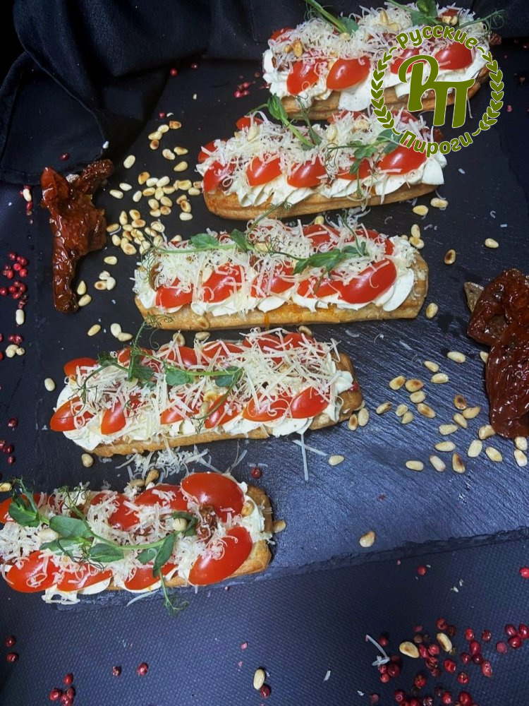 Эклеры "Овечий сыр с вяленым томатом"