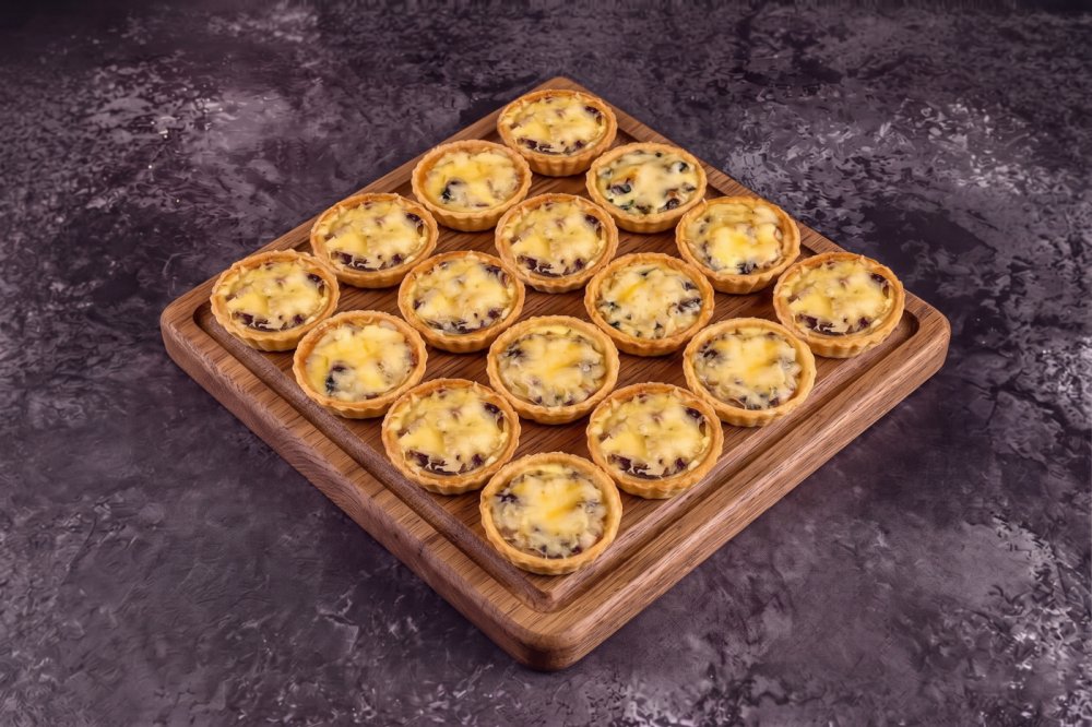 Киши в тарталетках с курицей и грибами