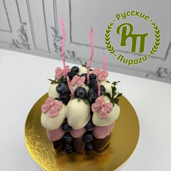 Клубничный торт "Бантик"