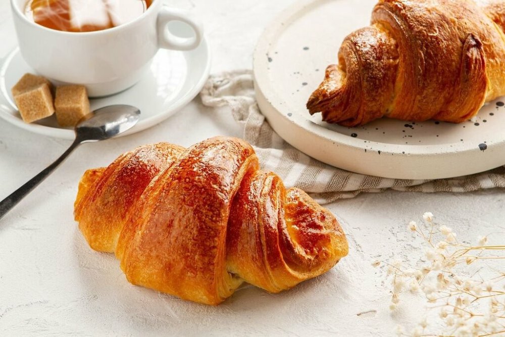 Круассан с персиком