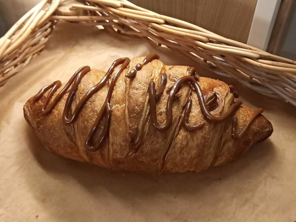 Круассан с вареной сгущенкой