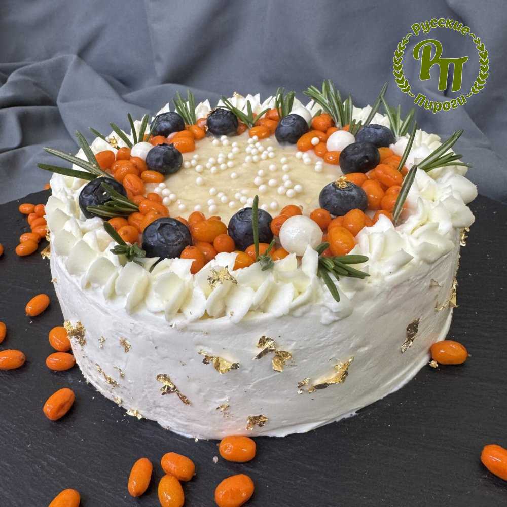 Круглый Наполеон в украшении "Облепиха и голубика"