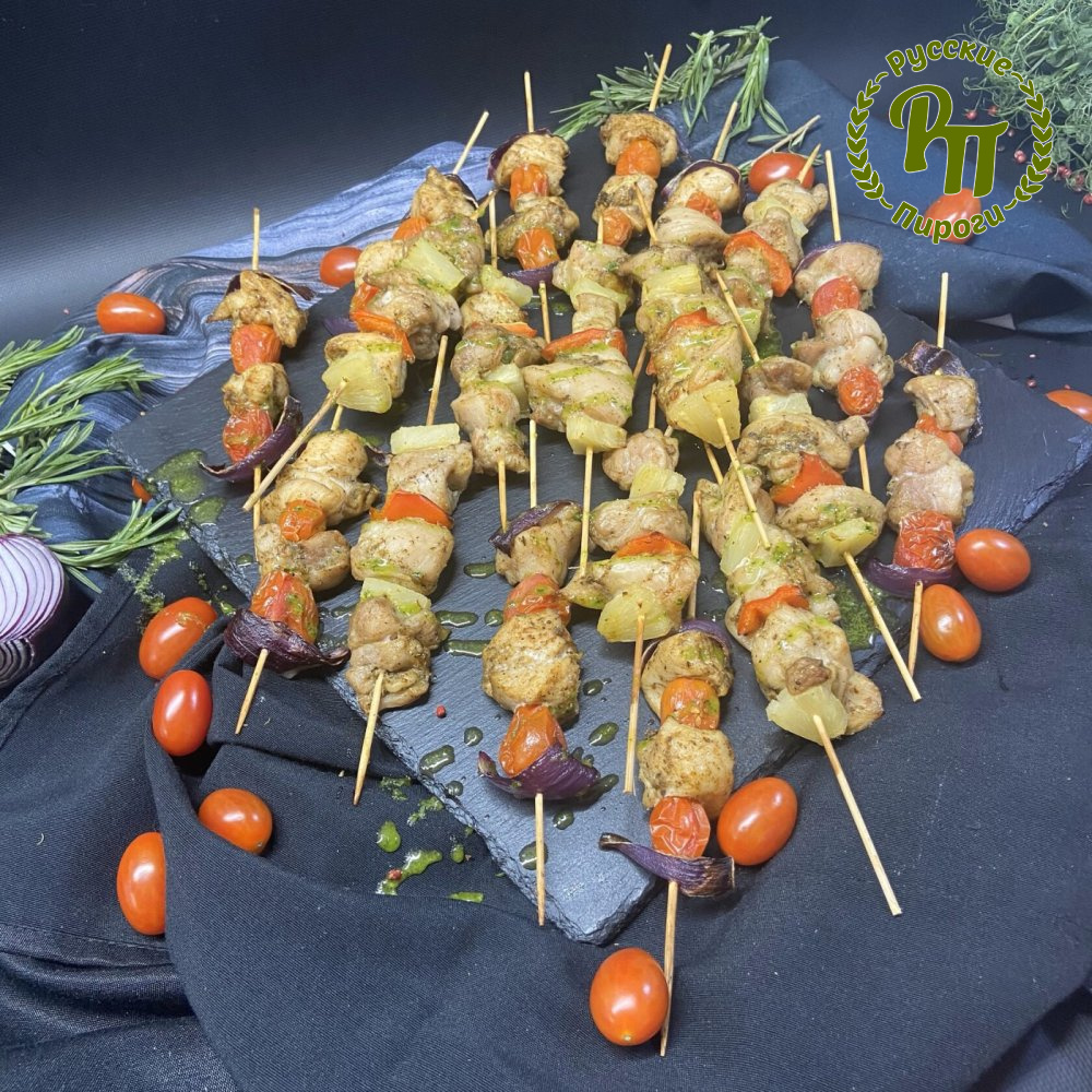 Куриные пикантные шашлычки с красным лучком 