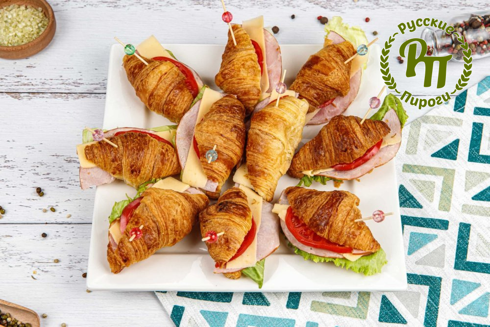 Мини круассан с ветчиной, сыром и слайсом томата 10 шт