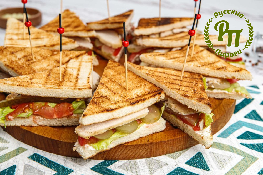 Мини сэндвич с куриной грудкой, помидором и соленым огурцом 10 шт