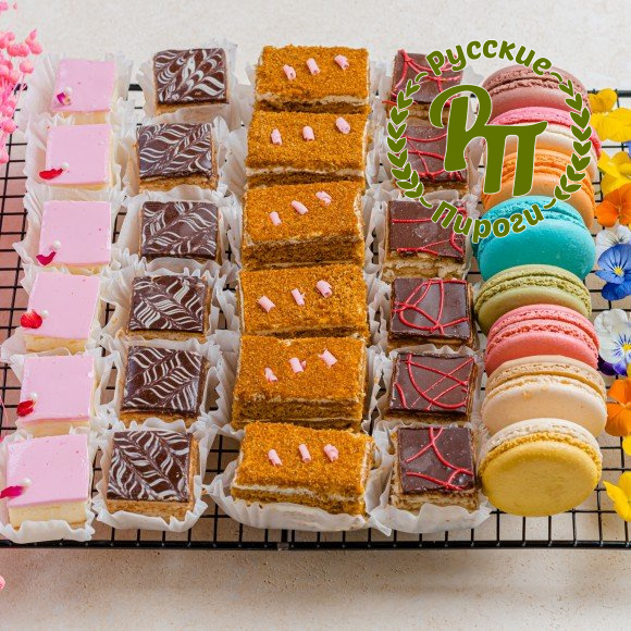 Набор «Мини пирожные и макаронс»