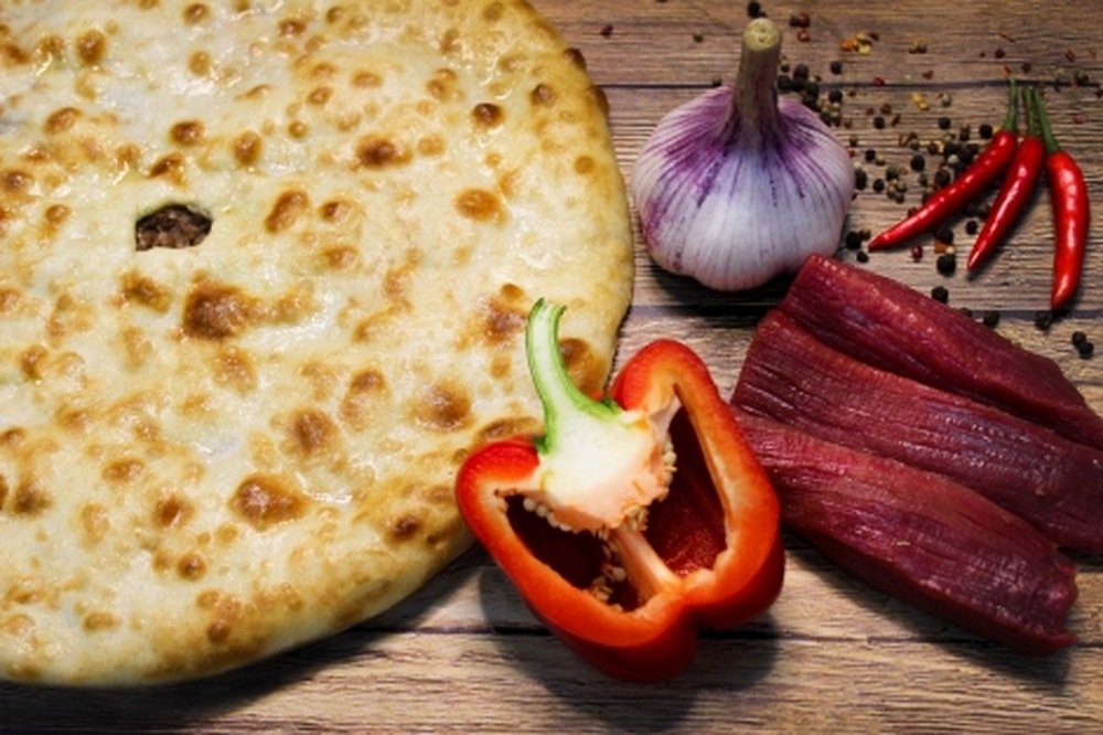 Осетинский пирог с говяжьим мясом и болгарским перцем