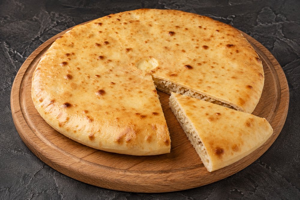 Осетинский пирог с капустой и орехами