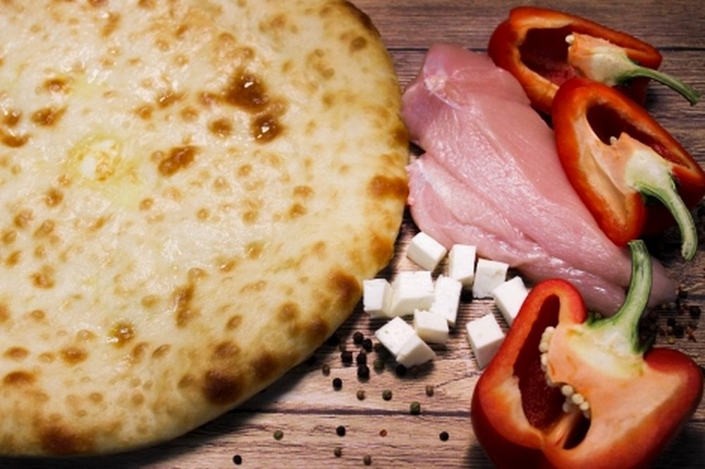 Осетинский пирог с курицей, сыром и болгарским перцем