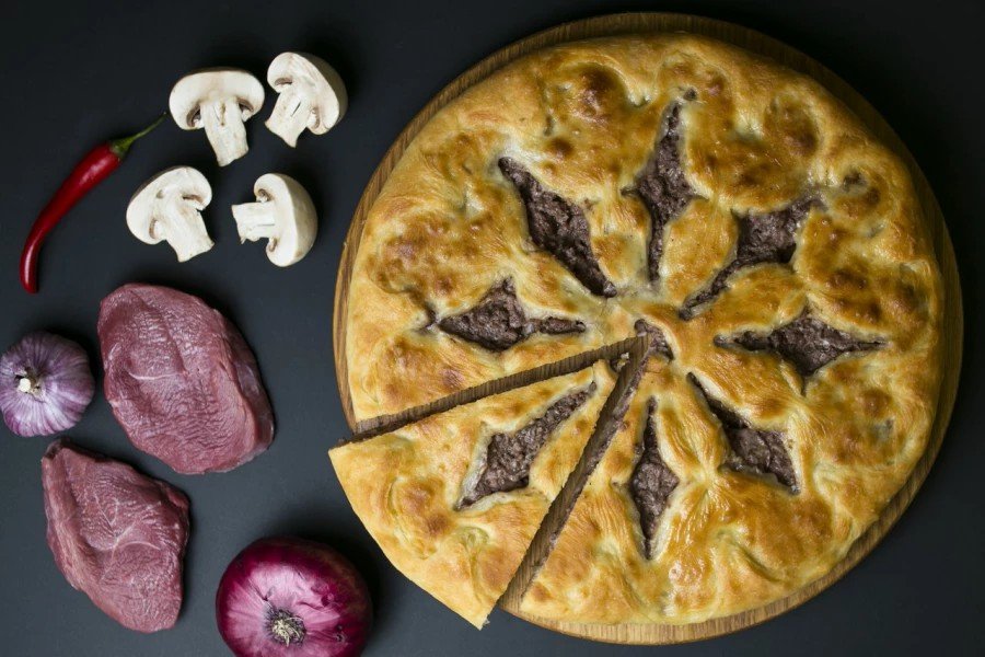 Осетинский пирог с мясом и грибами
