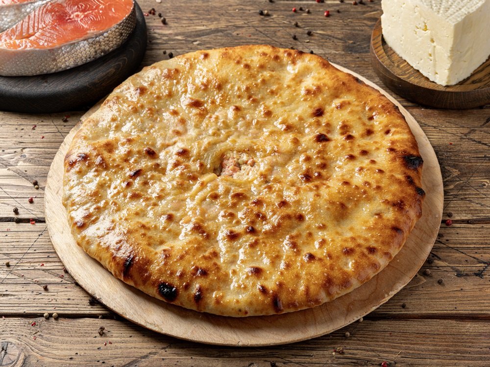 Осетинский пирог с сёмгой и сыром