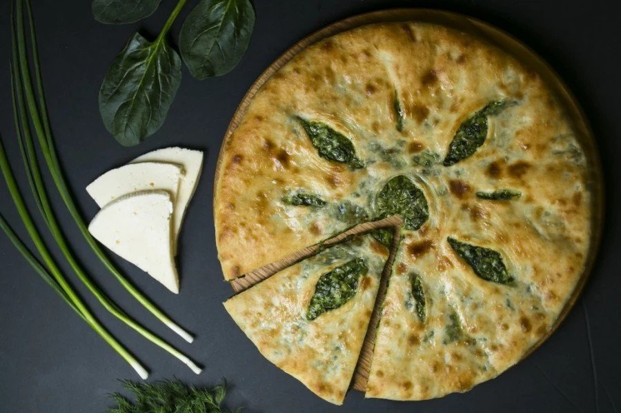 Осетинский пирог с сыром и шпинатом