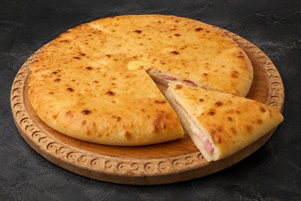 Осетинский пирог с сыром и ветчиной