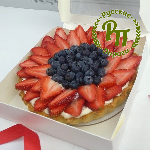 Песочный тарт с клубникой и голубикой