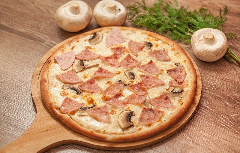 Пицца прошутто с грибами