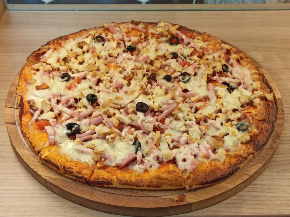 Пицца "Ветчина и сыр"