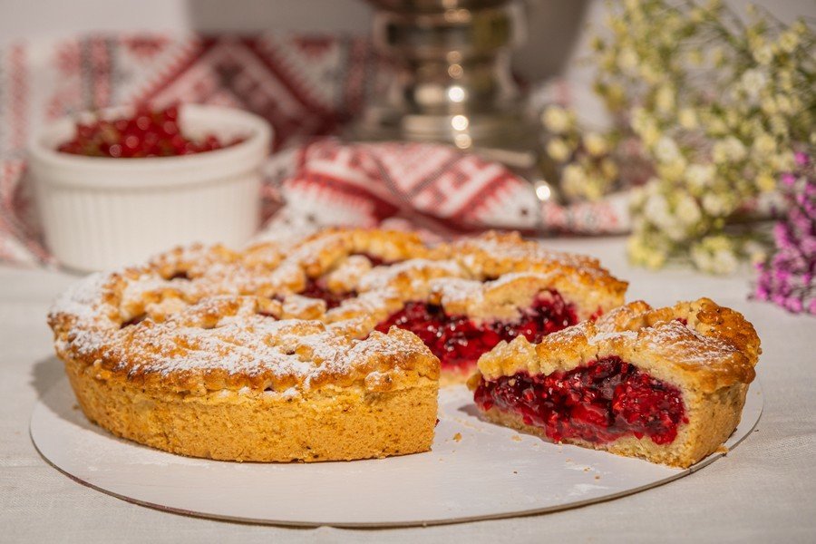 Пирог песочный с малиной