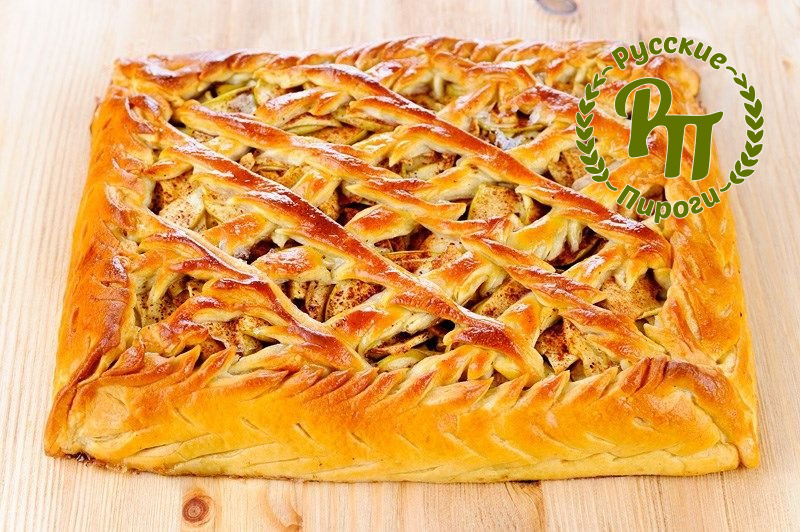 Пирог с яблоком и корицей