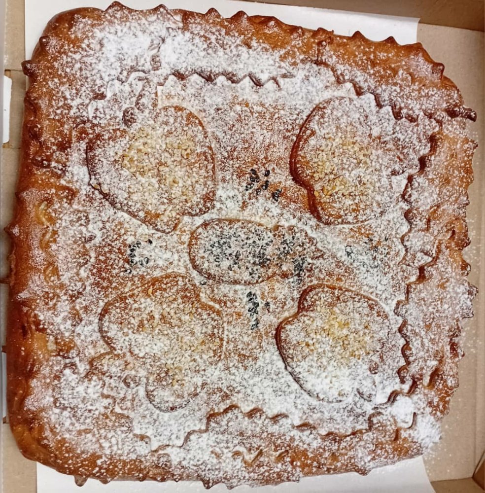 Пирог с яблоком и корицей