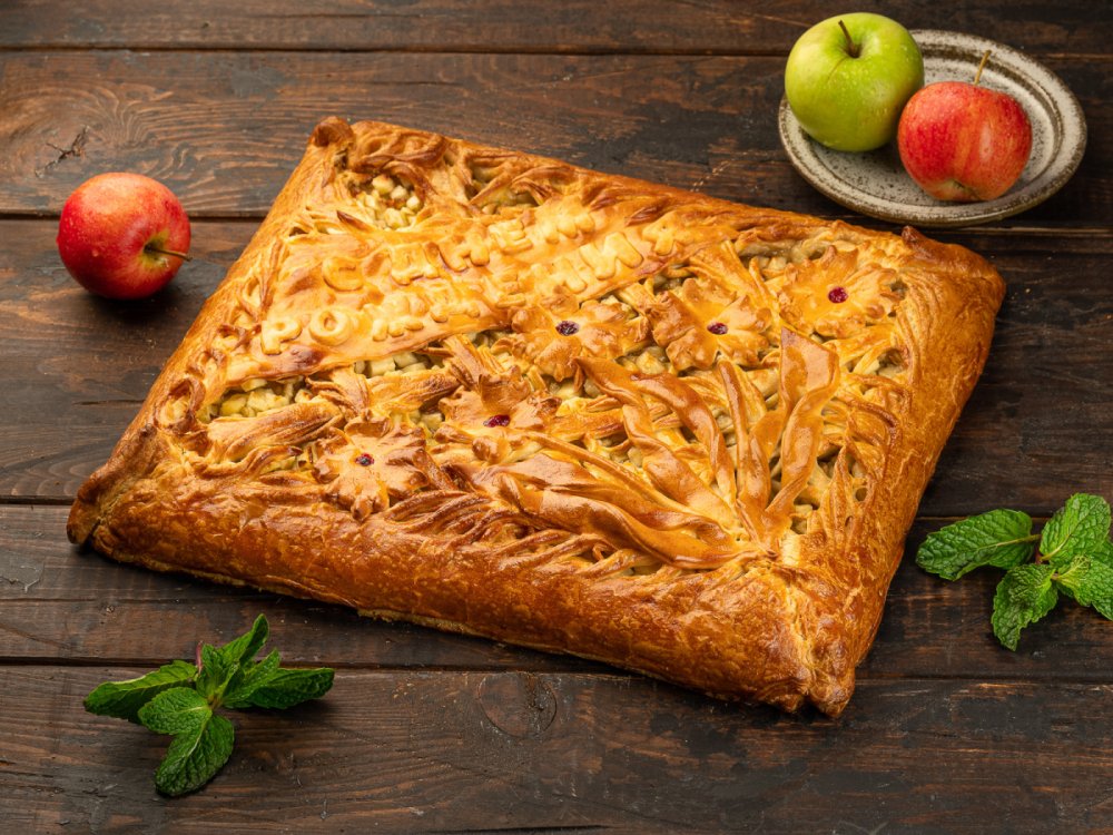 Пирог с яблоком, с надписью