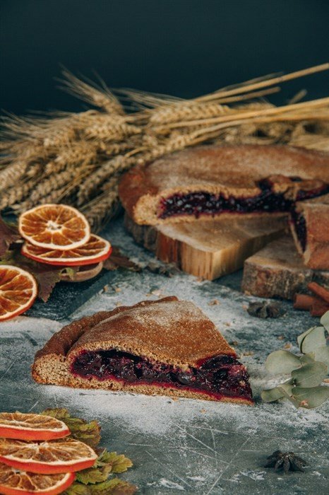 Пирог с черной смородиной и апельсиновой цедрой