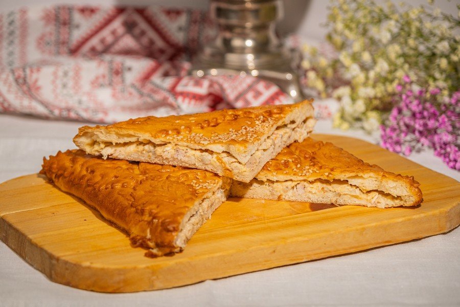 Пирог с горбушей, рисом и яйцом