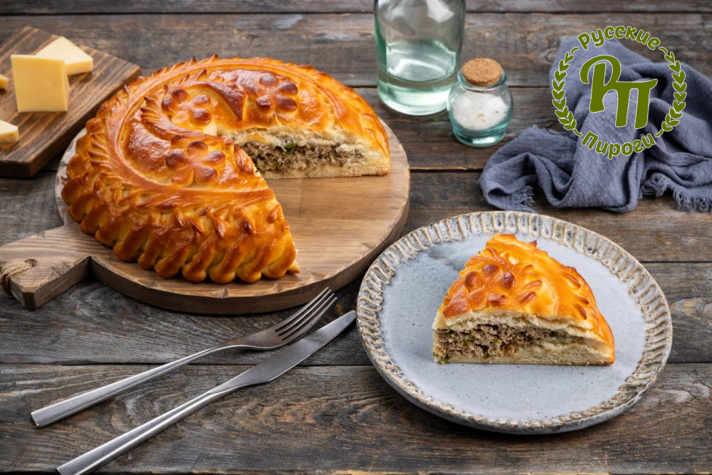 Пирог с говядиной, сыром и кинзой