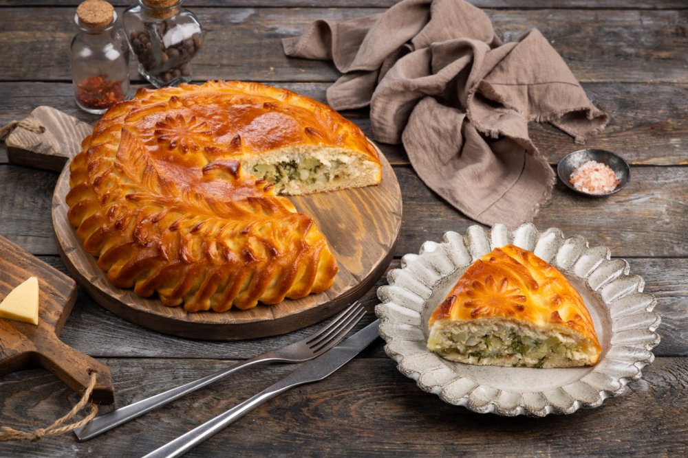 Пирог с картофелем, сыром и кинзой