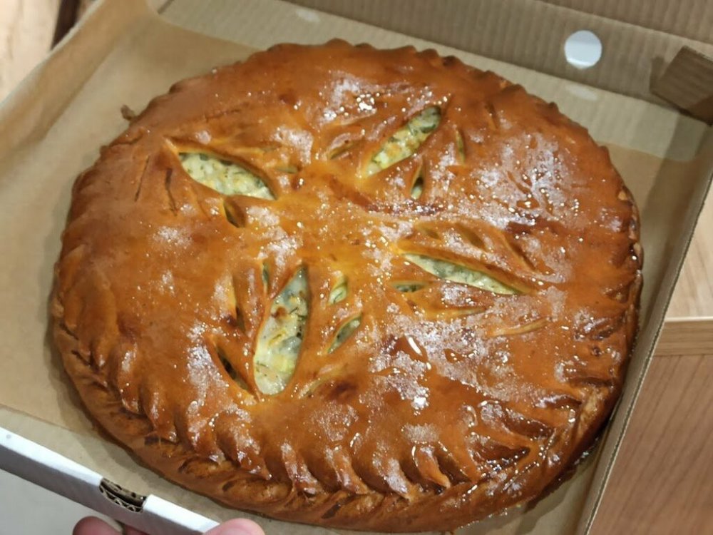 Пирог с творогом и зеленью