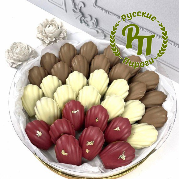 Пирожное «Мадлен» в розовом шоколаде