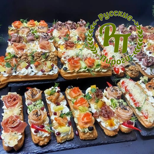 Платтер 20 закусочных эклеров