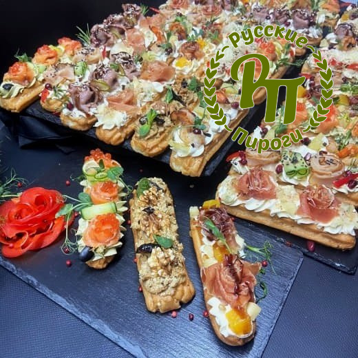 Платтер 40 закусочных эклеров