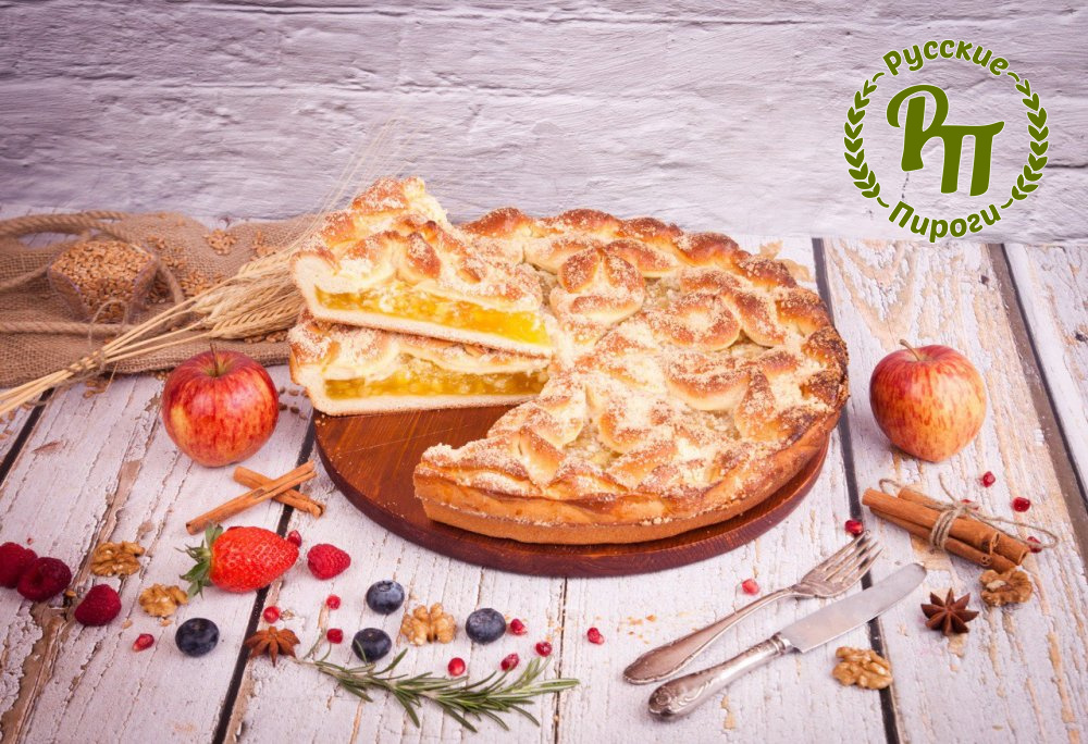 Постный пирог с яблоками и корицей