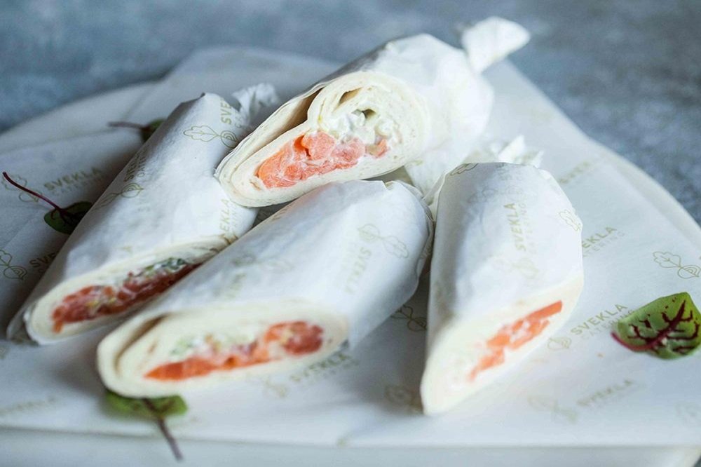 Ролл сэндвич с лососем, сливочным соусом, огурцом 8 шт.