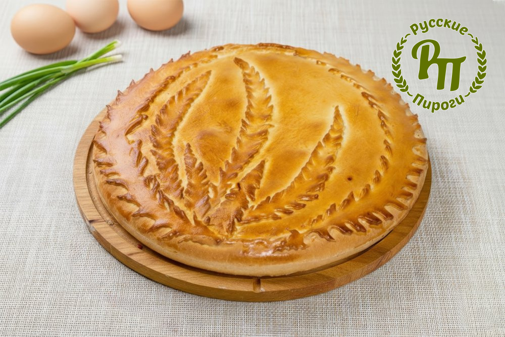Сдобный пирог с яйцом и зеленым луком