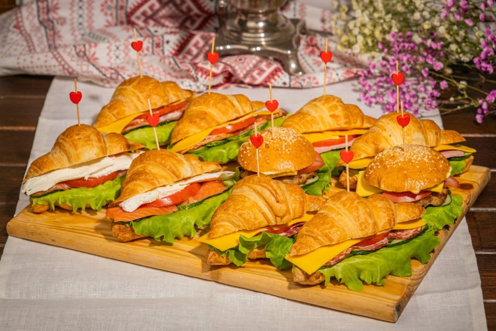 Сет «Мини круассанов + мини бургер»