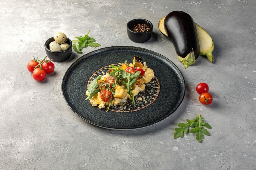 Скрембл с хрустящим баклажаном