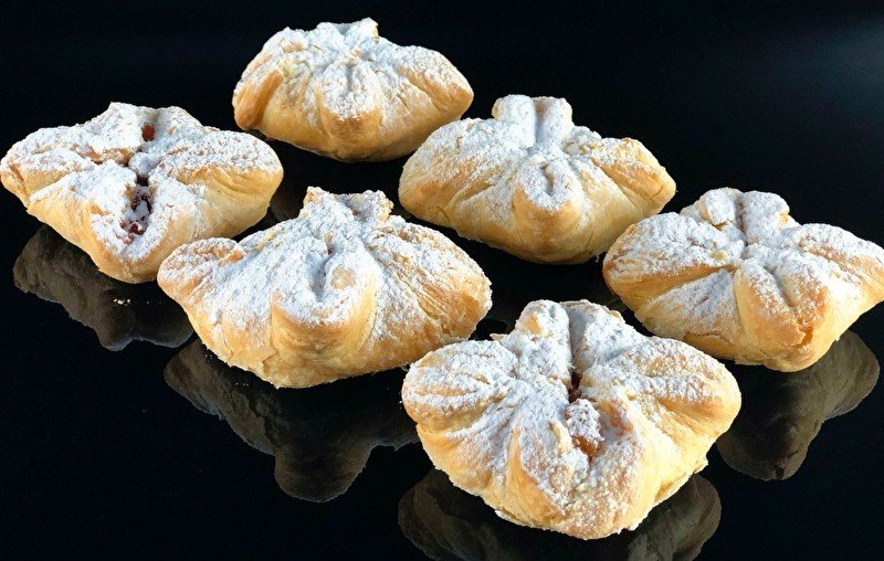 Слойка с яблоками и корицей 6 шт