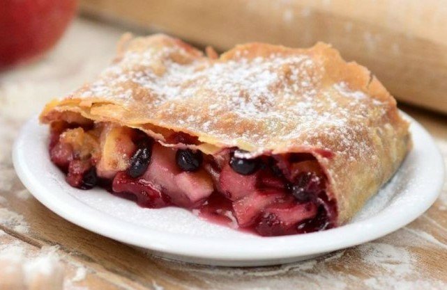 Штрудель яблоко/красная смородина