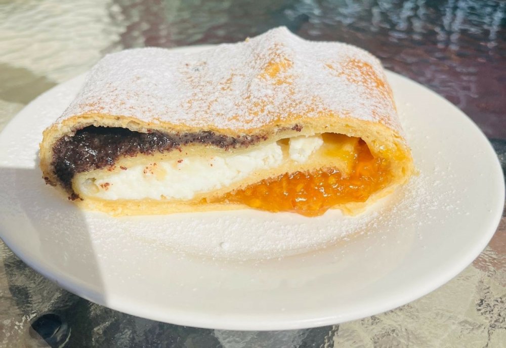 Штрудель творожно-апельсиновый с маком