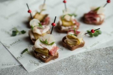 Ассорти закусок на бородинском хлебе 12 шт.
