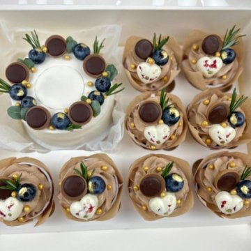 Бенто торт и капкейки «Ириска»