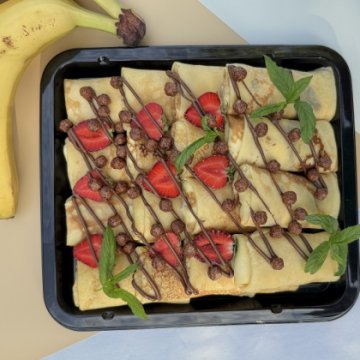 Блинчики с бананом клубникой и нутелой