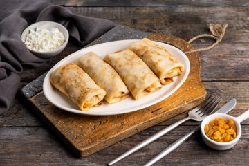 Блинчики с творогом и изюмом (4шт) 