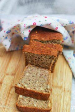 Буханка цельнозернового хлеба