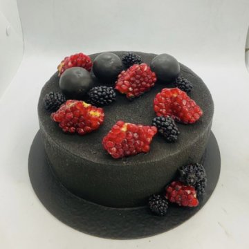 Черный торт с гранатом